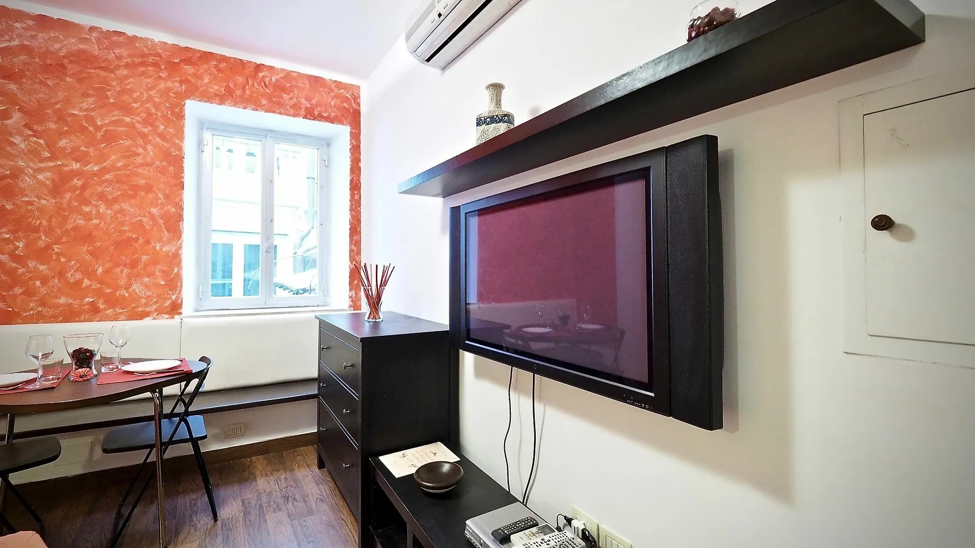 Apartment Studio Rosso San Luca Zona Acquario Genoa